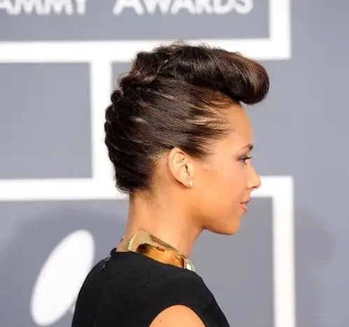 10位女明星为你示范夏季新娘盘发