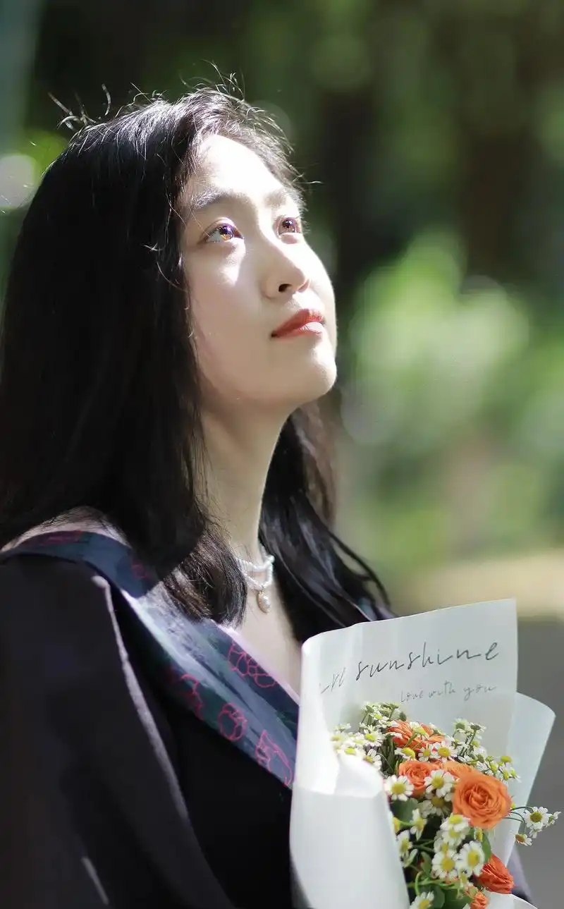 前程似锦#学士服写真 #毕业季 #摄影 - 抖音