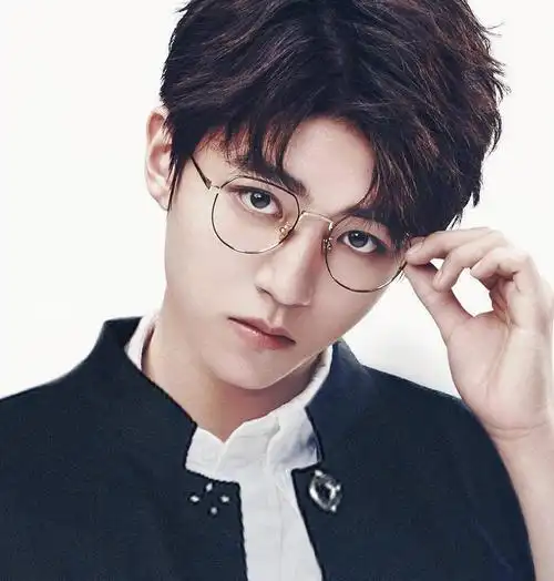 王俊凯眼镜帅哥图鉴 散发不可言说的魅力
