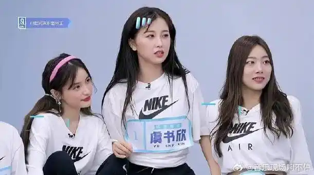 孔雪儿扮可爱!欣欣子有话说,论作还得虞书欣!