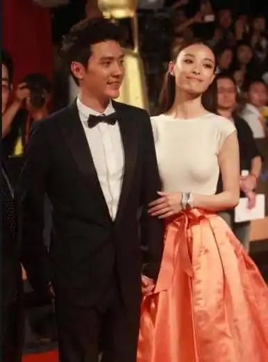 冯绍峰倪妮的合影遇上冯绍峰赵丽颖的合影谁是真爱一目了然