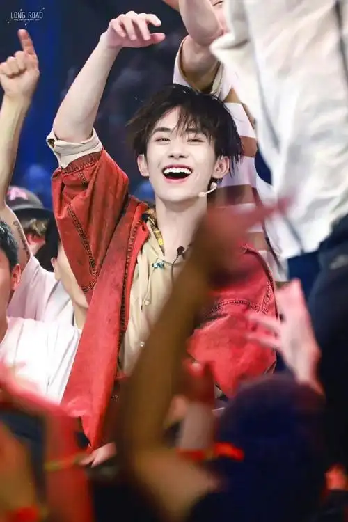 m鹿m@张艺兴@鞠婧祎@tfboys-王俊凯@tfboys-王源@tfboys-易烊千玺unn