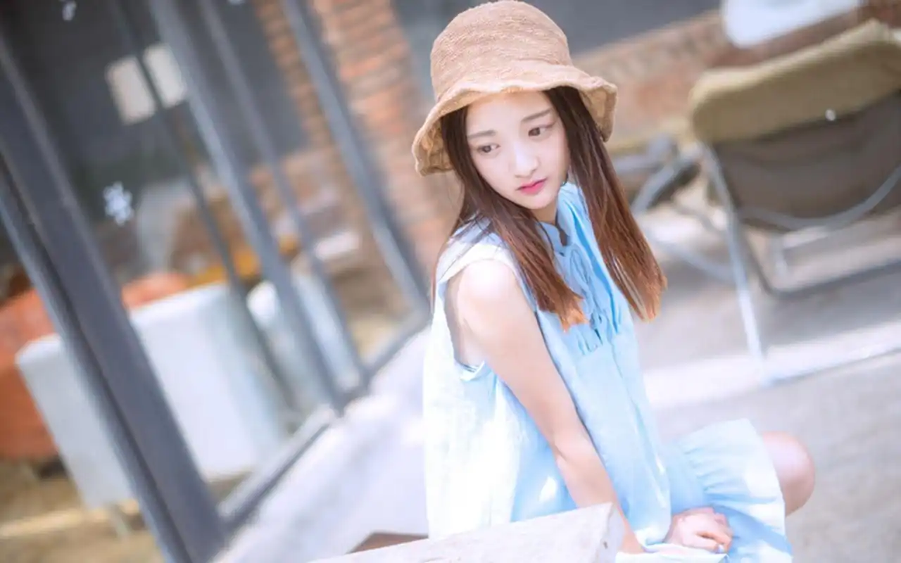 恬静可爱美少女文艺范写真图片桌面壁纸