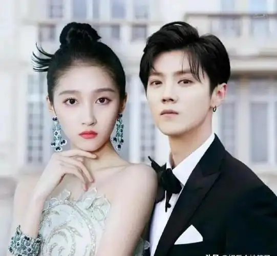 鹿晗与关晓彤甜蜜互动,网友们在线喊婚,多位明星送上生日祝福