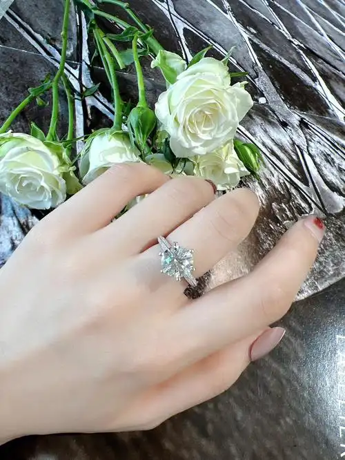 三克拉豪镶钻戒可以有多好看