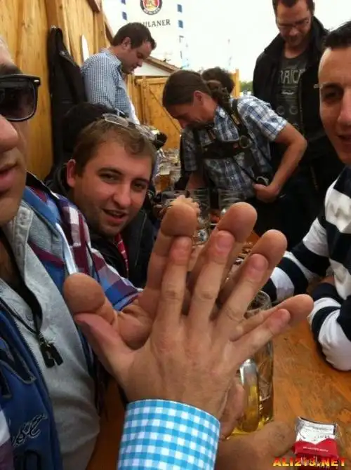 神奇的绿巨人,现实版复仇者!拥有世界上最大手的人