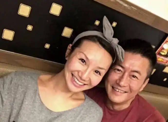 原创刚出道攀上当红的江珊如今再娶小16岁富婆一顿饭12万