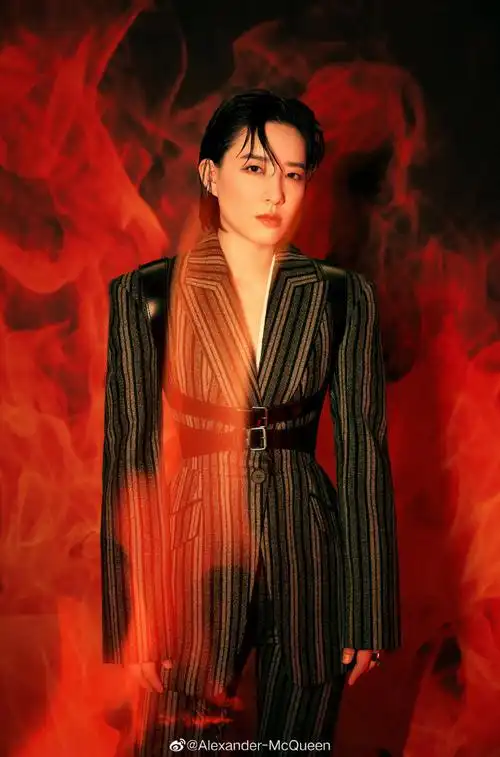 李斯丹妮一身#alexander mcqueen亚历山大麦昆#2020秋冬女装系列西服