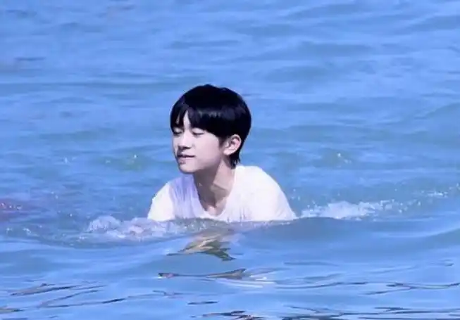吴亦凡:哇哦,wuli凡凡好迷人哦,假如凡凡约你去游泳