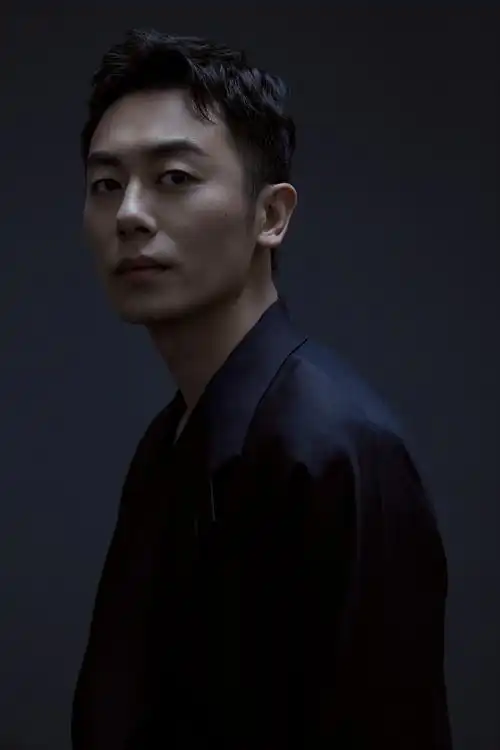 朱亚文最新大片曝光暗黑神秘诠释反派气场