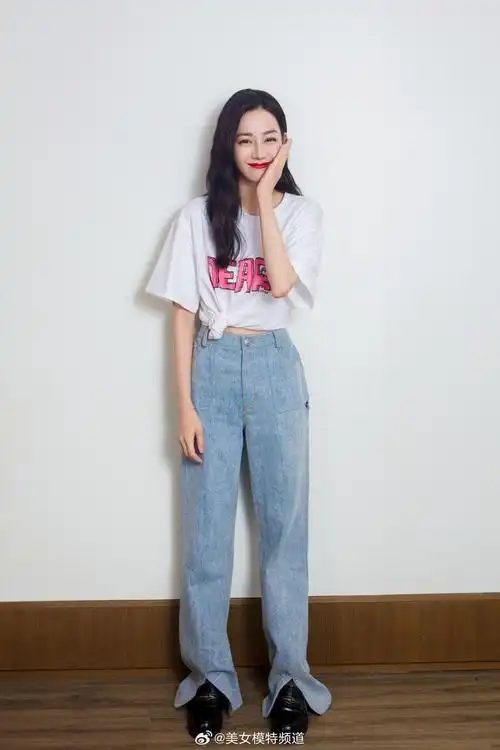 迪丽热巴夏日甜美私服穿搭