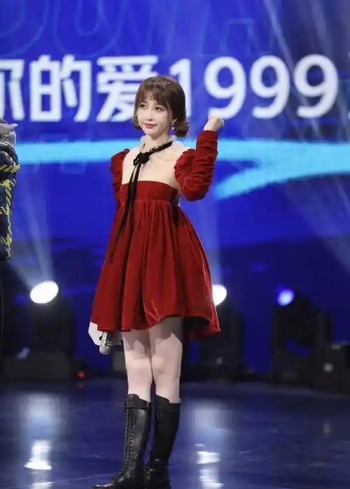 虞书欣:lisa老师,我不会跳舞,生动诠释凡尔赛,两人对话太可爱了