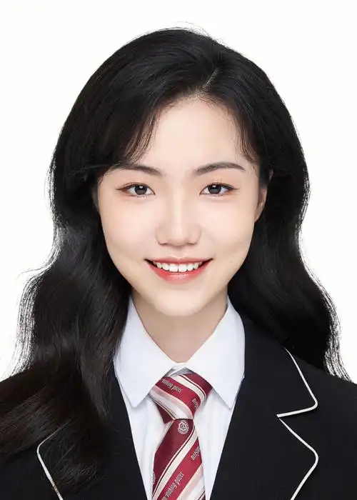 白底自我感觉我的变化不大 海马体化妆师水平变化挺大的#海马体证件照