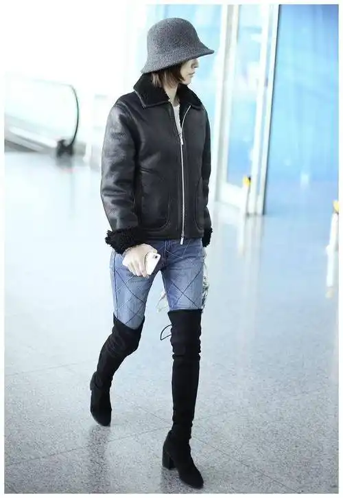 原创王丽坤这回够霸气双腿细的塞不满长筒靴可近1米8腿够真实