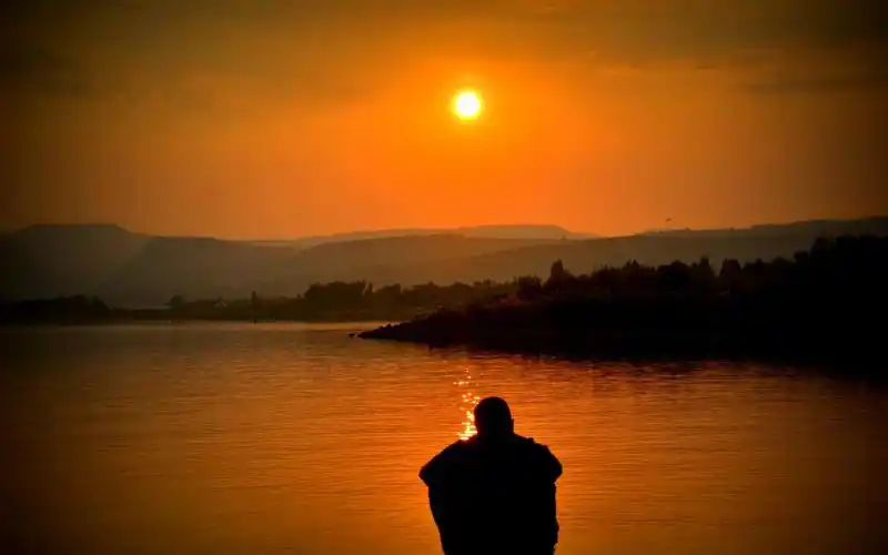 夜晚伤感男人的背影,高清壁纸,图片,时光记忆-回车桌面
