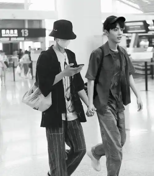 同框时彼此偷瞄太甜,肖战的手表又暗藏玄机_杨紫_王一博_赵丽颖