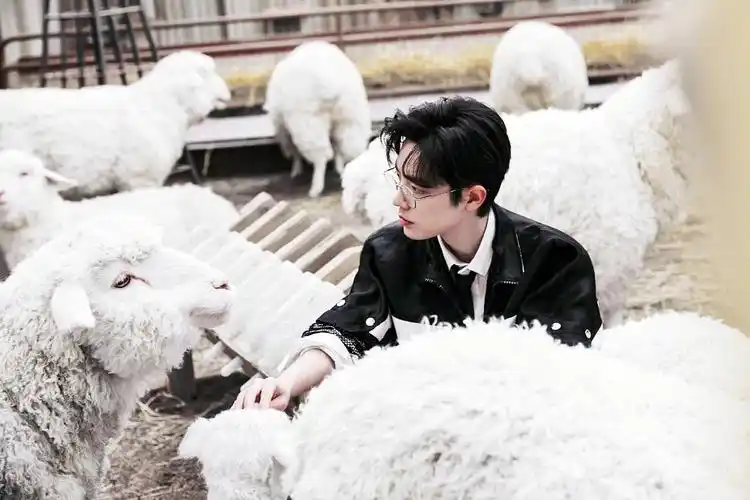 1210肖战相关新笑傲江湖博朗tb沙宣大背头汰渍雅诗兰黛言冰云视频剧照