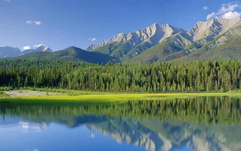 青山绿水风景壁纸_动人的美好风景