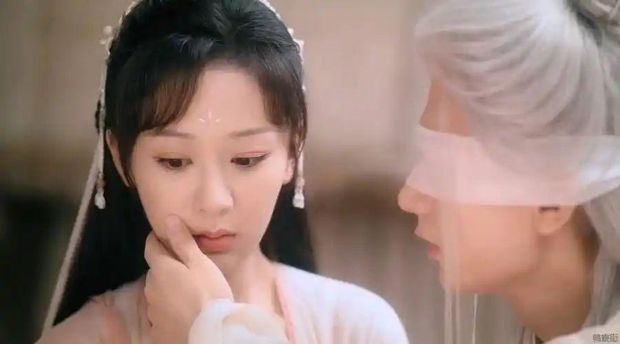 2021年4月2日,杨紫工作室,欢瑞世纪,优酷发表联合说明,称杨紫确认参演