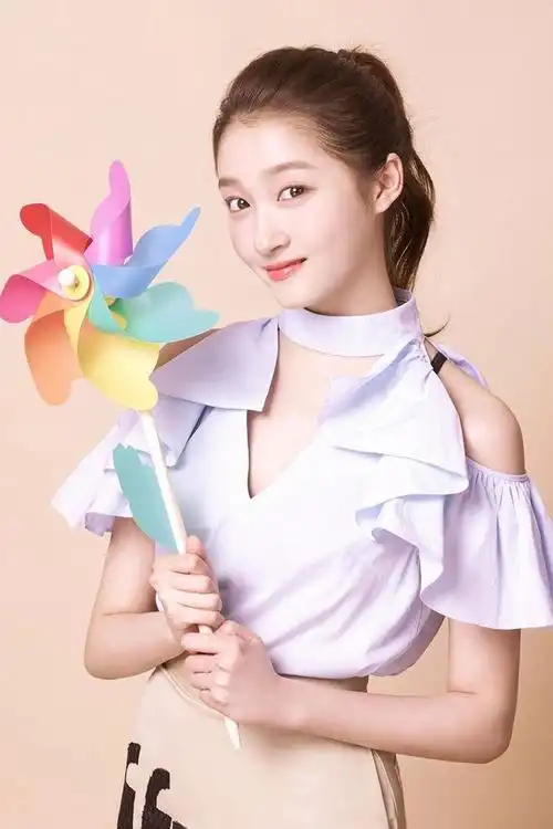 关晓彤最真实素颜被网友无意抓拍,网友直呼认不出来|张一山|童星_网易