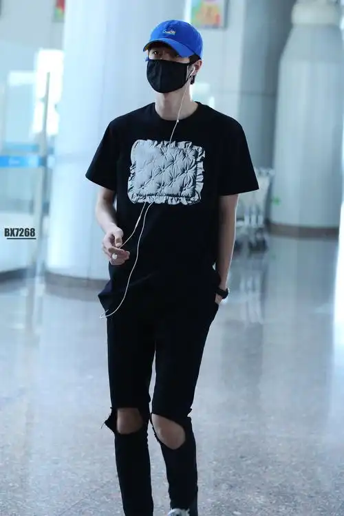 uniq-王一博  cr:水印