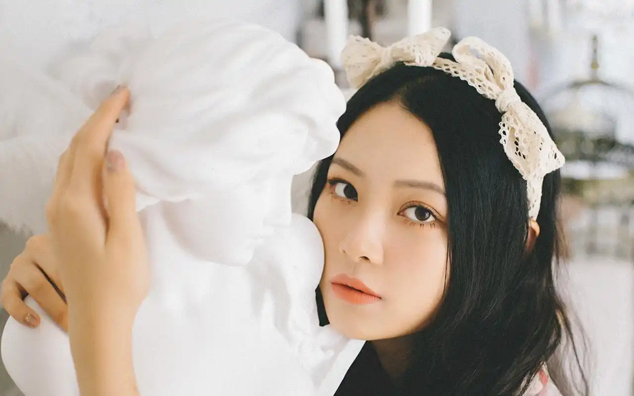 日系美女清新复古风居家写真图片电脑壁纸