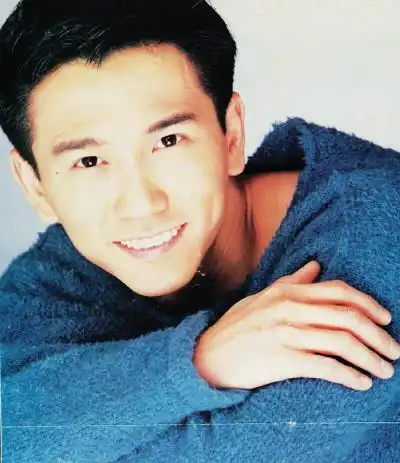 温兆伦三婚娇妻美艳照曝光眼睛大笑容灿烂图