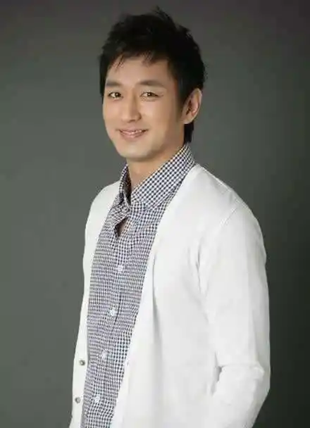 流水的帅哥,铁打的李在皇,是时候为大家展示他年轻时的暴击美颜