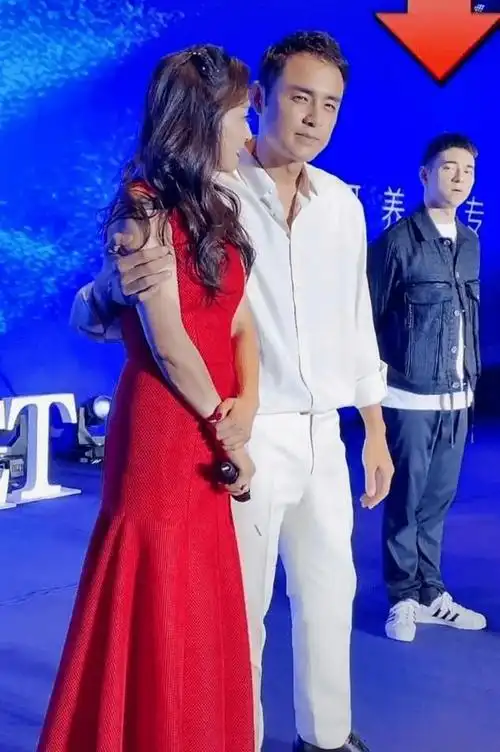 为了赚钱,他又加入了张庭和林瑞阳的tst面膜团队.