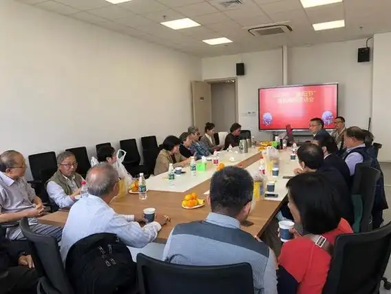 首页>工作动态>正文>院长张博锋首先对退休教师表示了热烈欢迎,感谢老