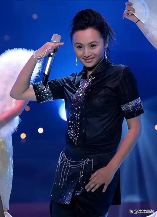 巅峰退圈下嫁曹颖携儿出镜被大赞幸福没有捷径唯有不断经营