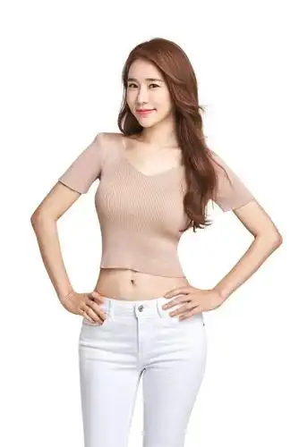 韩星刘仁娜拍夏季宣传照 露纤腰身材苗条