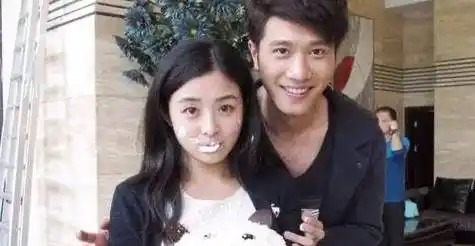 原创张含韵一听要去刘德华房间哭着说去他房间做啥我还是个宝宝