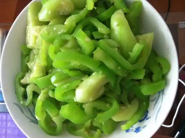 丝瓜炒尖椒 - 最近好喜欢尖椒啊.