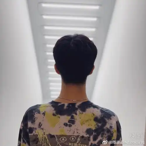 范丞丞私服背影合集