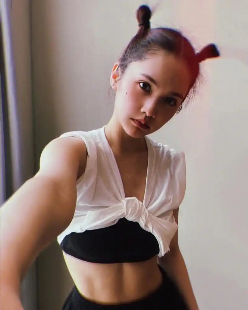 杨丞琳晒健身后的照片:杨丞琳喜爱运动,经常晒照,怪不得一直身材这么