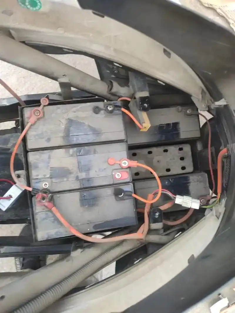 小刀电动车更换加大电瓶,由20a换26a的电瓶 - 抖音