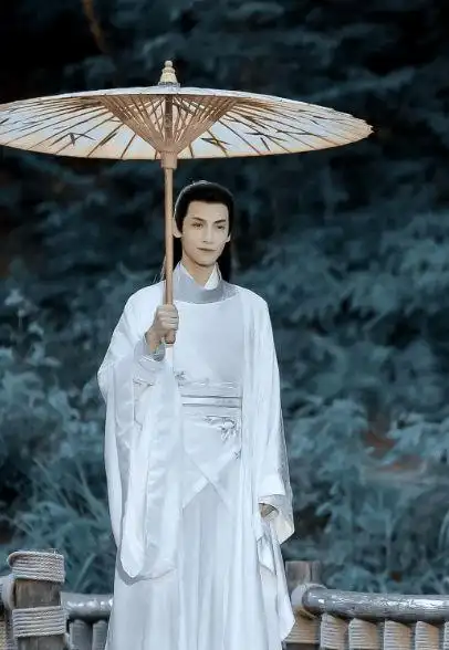 罗云熙朱一龙白衣撑伞的造型简直美如谪仙.