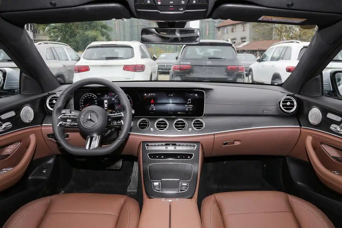 2022款 奔驰e级 改款 e 300 l 运动豪华型内饰