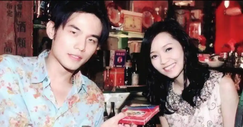 昆凌否认盗图侯佩岑,周杰伦发声力挺,把前女友侯佩岑置于何地?