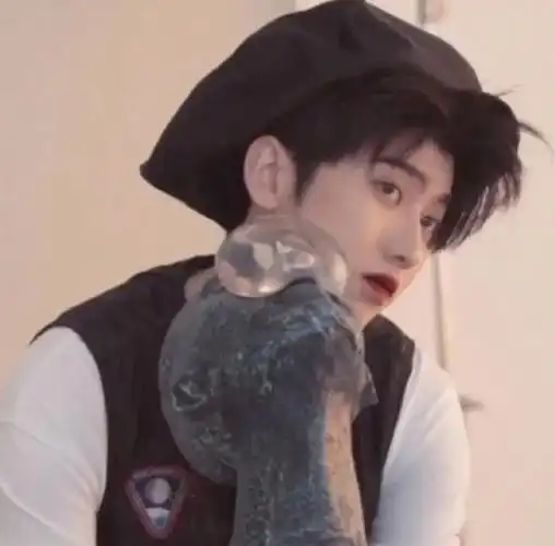 蔡徐坤可爱头像.壁纸