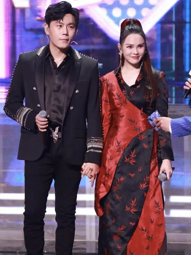 伊能静和秦昊真是配一脸.