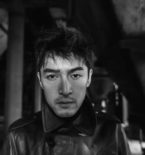 王家卫执导剧版繁花海报官宣主演胡歌版阿宝引人期待