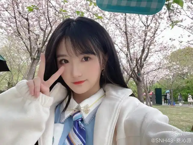 美女艺人费沁源迷人美照欣赏真好看啊