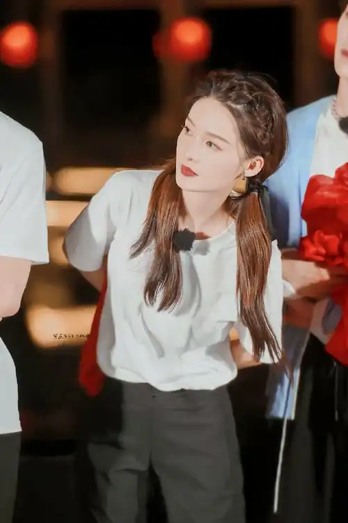 李沁问xxj的意思是幼稚吗#《极限挑战》中李沁组队太好笑了,因为