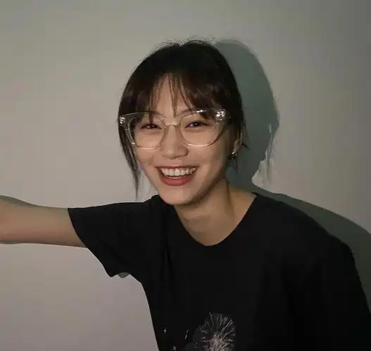 比较小众的女爱豆生活照自然头像