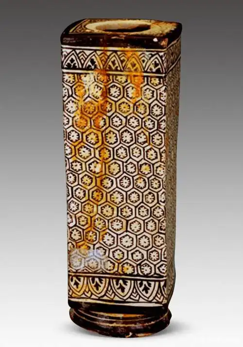 南宋 吉州窑褐色彩绘锦地纹琮式瓶