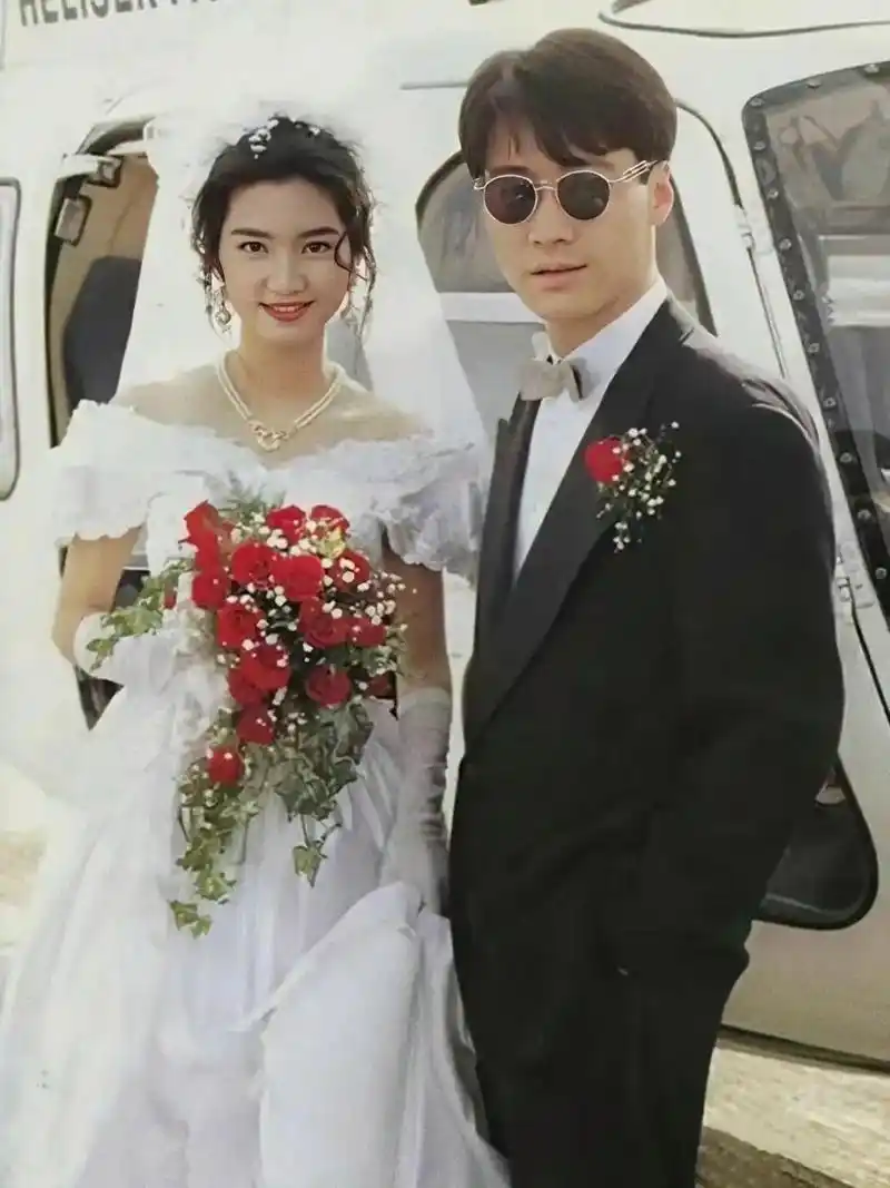 年轻时期"洪欣和黎明"婚纱合影,帅气与柔美相结合,真的不要太般配.