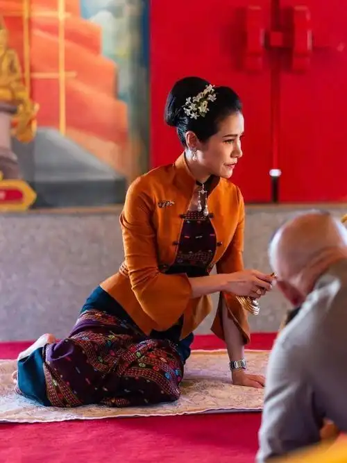 泰国新贵妃诗妮娜(2023年泰国诗妮娜38岁生日却无人问津)-探秘猎奇网