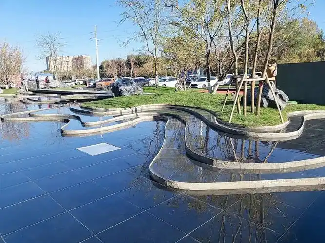 新市区植物园对面水系景观售楼部